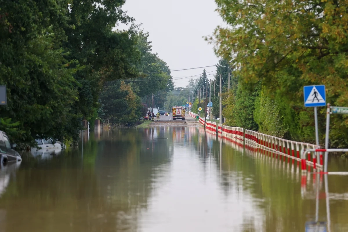 Ulice poljskog grada prekrivene blatom nakon oluje Boris: Italija u pripravnosti, tek očekuju nevrijeme